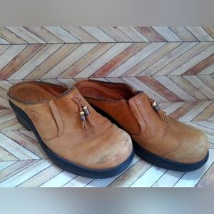 Ariat clogs size 8